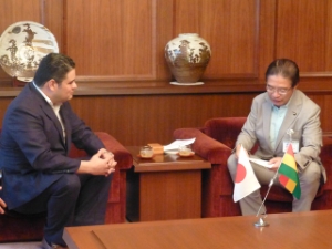 写真:駐日ボリビア多民族国大使館 来訪