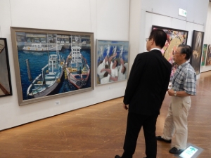 写真：第19回三重県洋画協会展 鑑賞