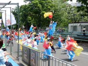 写真：台湾チームを激励2