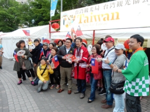 写真：台湾チームを激励3