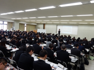 写真:平成27年度新規採用職員研修 講話