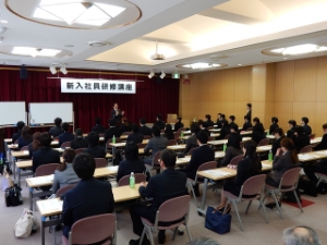 写真:津商工会議所「平成27年度新入社員研修講座」 挨拶