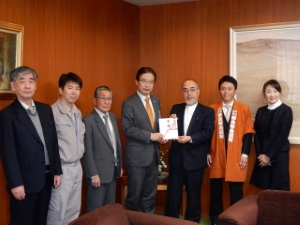 写真：津城復元「和太鼓ライブ」寄附贈呈式