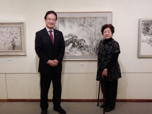 写真：佐脇八千代さん水墨画展 鑑賞