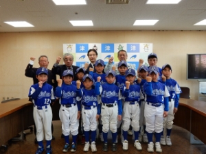 写真：第8回春季全日本小学生男子ソフトボール大会出場選手来訪