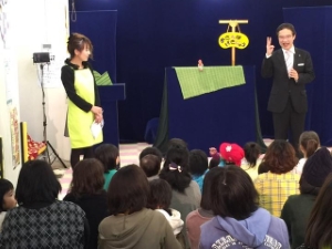 写真：「人形劇団むすび座がやってくる！」挨拶