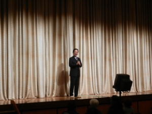 写真：新春歌と踊りの交流会 挨拶