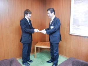 写真：三重友愛連絡会 津地区同盟からの「年末カンパ」寄附贈呈式