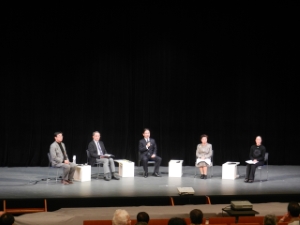 写真：ようこそ森の劇場へ 地域に生きる芸術祭 挨拶、対談