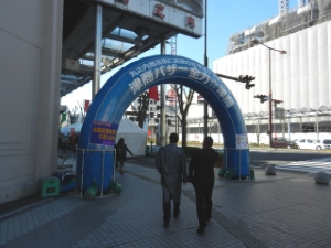 写真：津商バザー！ 激励