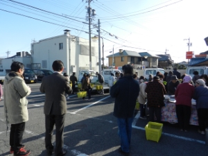 写真：芸濃町椋本朝市 見学