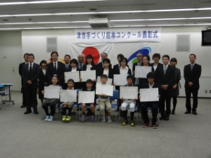 写真：第5回津市手づくり絵本コンクール表彰式