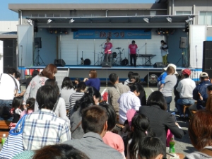 写真：ジャパン マリンユナイテッド、JFEエンジニアリング　2014秋まつり 挨拶