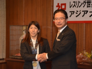 写真：吉田沙保里選手　レスリング世界大会15連覇及びアジア大会4連覇達成報告