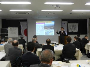 写真：津北ロータリークラブ例会　卓話「これからの津市政」