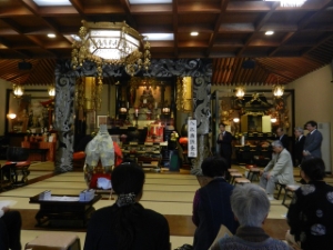 写真：三重県保険医協会「入れ歯供養祭」挨拶