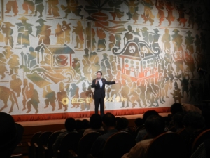 写真：「ザ・夢」第1回チャリティー芸能祭 挨拶