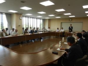 写真：新市まちづくり計画変更案 答申