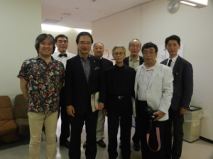 写真：アンサンブルあしたばの皆さんと1