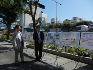 写真：国土交通省「津波情報板」現地説明会1