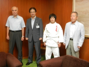 写真：全国小学生学年別柔道大会出場　久居柔道教室 選手来訪