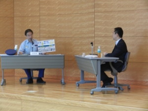 写真：県と市町の地域づくり連携・協働協議会　知事と市長の1対1対談