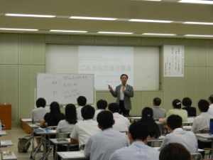 写真：平成26年度 新任担当副主幹研修 講話