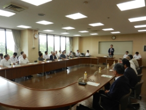 写真：新市まちづくり計画の変更案に係る各地区地域審議会への諮問