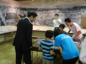 写真：第27回津平和のための戦争展 見学