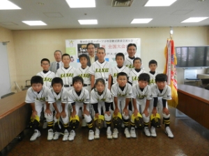 写真：神戸スポーツ少年団の皆さんと