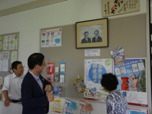 写真：田中知子さん水墨画教室作品展 鑑賞