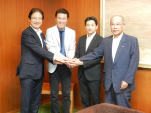 写真：「走れ名松線」PR　森本アキラさん、山崎ていじさん 来訪