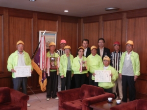 写真：津クラブの皆さんと