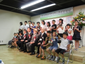 写真:よい歯の児童・生徒コンクール及び歯・口の健康に関する図面ポスターコンクール