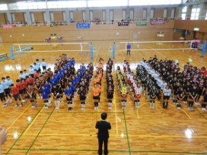 写真：津市長杯小学生バレーボール大会開会式 挨拶