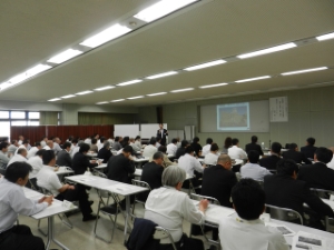 写真：平成26年度課長級職員組織経営セミナー 講話