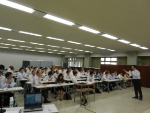 写真：平成26年度課長級職員組織経営セミナー 講話