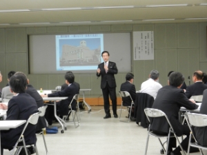 写真：平成26年度部長級職員等組織経営セミナー 講話