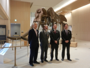 写真：読売新聞「あしたの三重」座談会　鈴木英敬三重県知事・内田淳正三重大学長・岡本直之三重県経営者協会長（三重交通グループホールディングス社長）との対談