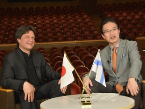 写真：カリ・トゥルネン氏と