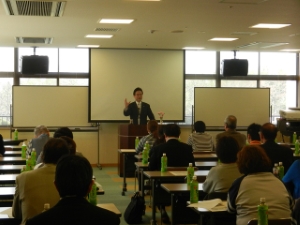 写真：津市老人福祉施設協会職員研修会　講演「津市における高齢者福祉の現状と今後」