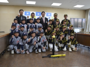 写真：第4回全国小学生選抜ティーボール選手権大会 出場選手来訪