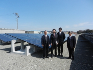 写真：芸濃町萩野区自治会　大規模太陽光発電所「メガソーラーはぎの」視察