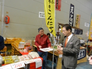 写真：津商工会議所創立120周年記念「ふれあいフェスタ」激励