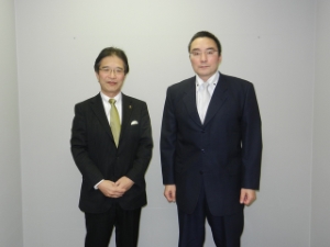 写真：元関脇寺尾関の錣山矩幸親方と