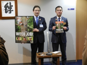 写真：鈴木英敬知事と記者会見