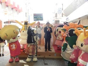 写真：2まつり「津ぅキャラひなまつり」 挨拶