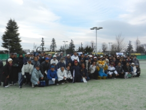 写真：津市長杯　新春オープンテニス大会 60歳以上の部開会式
