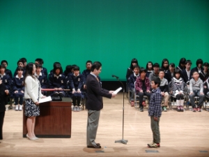 写真：人権ポスター・人権標語優秀作品の表彰