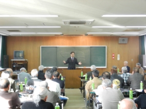 写真:敬和地区自治会長会議 挨拶、市政報告